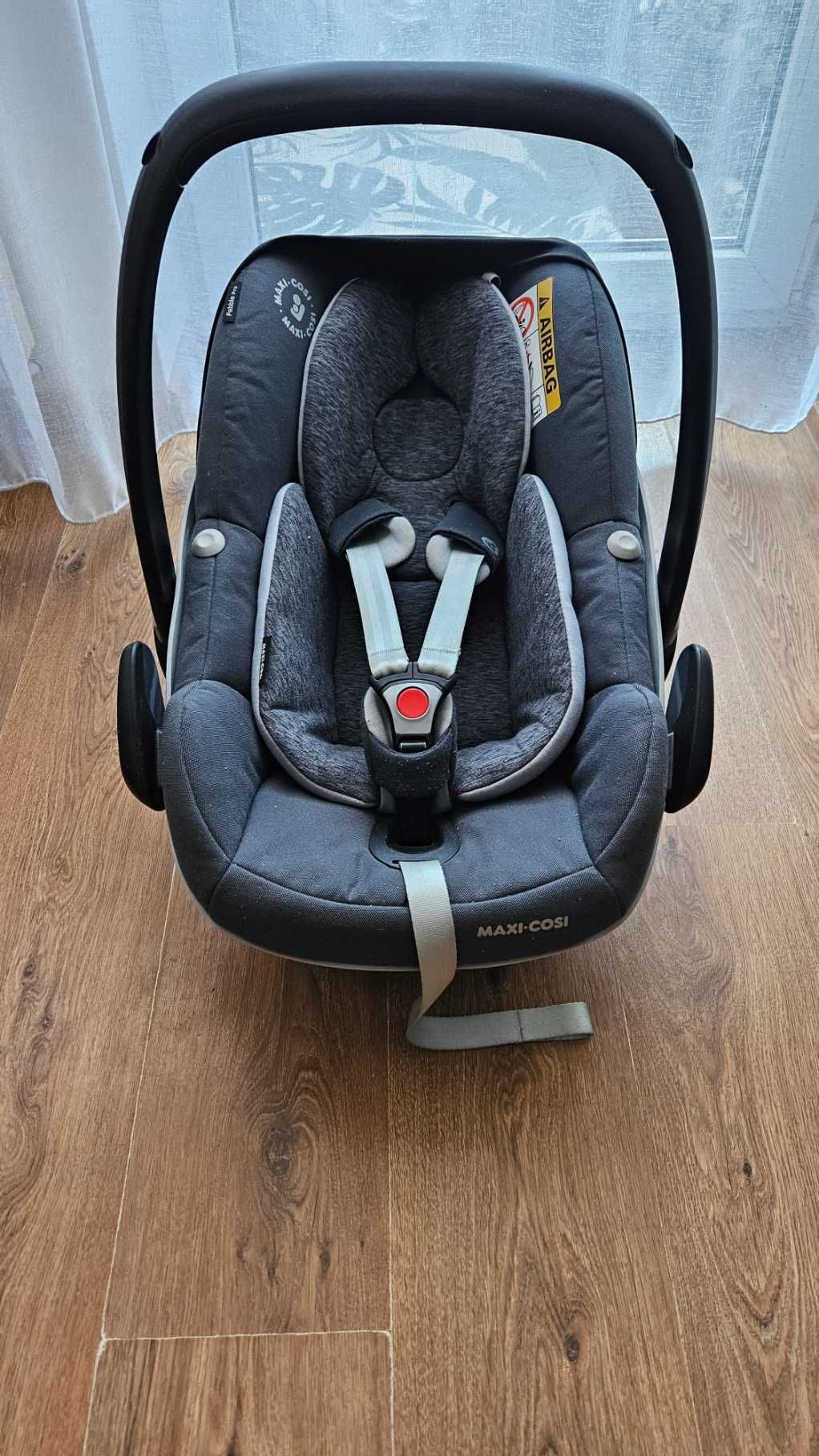 Fotelik z bazą: Maxi Cosi Pebble Pro i-Size z bazą FamilyFix3