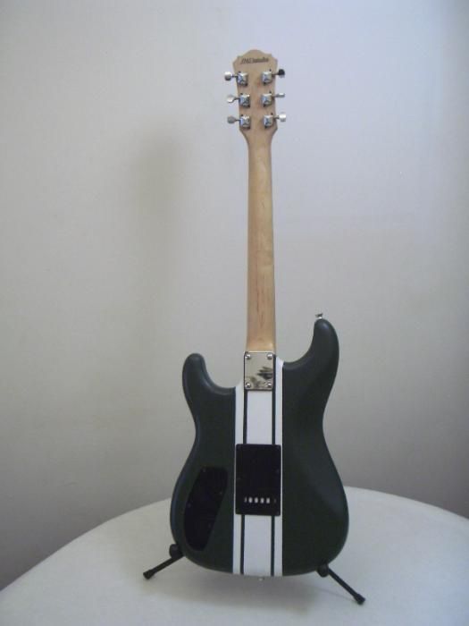 Guitarra nova, JMS modelo único, British racing green