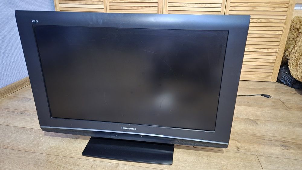 Подаю телевізор Панасонік 32.Ціна 2000