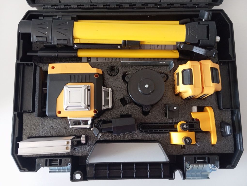 2 АКБ! Кейс! DeWalt 4D лазерний рівень.  Лазерный уровень.
