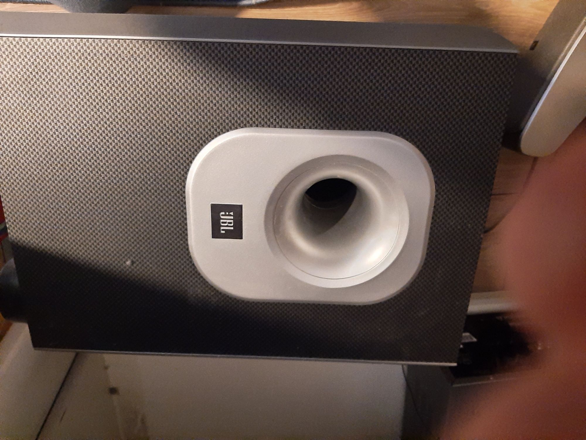 Amplituner Harman Kardon AVR 130 i głośniki JBL