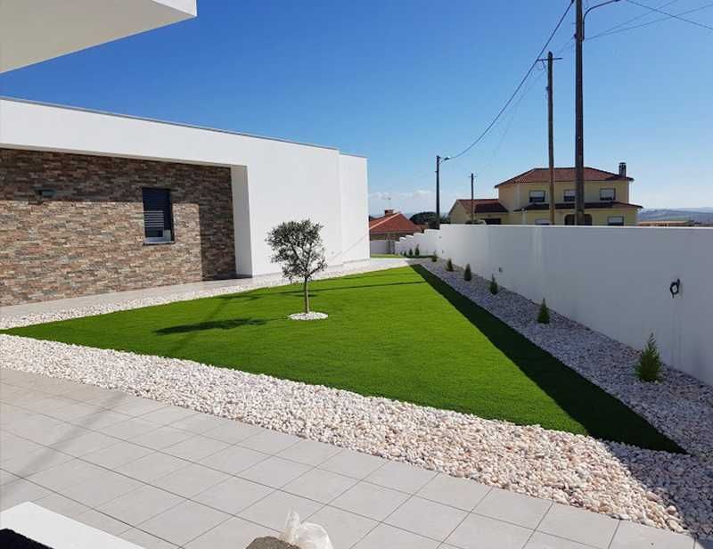 Instalação de Relva Natural ou Sintética em Jardins – Zuca Resolve