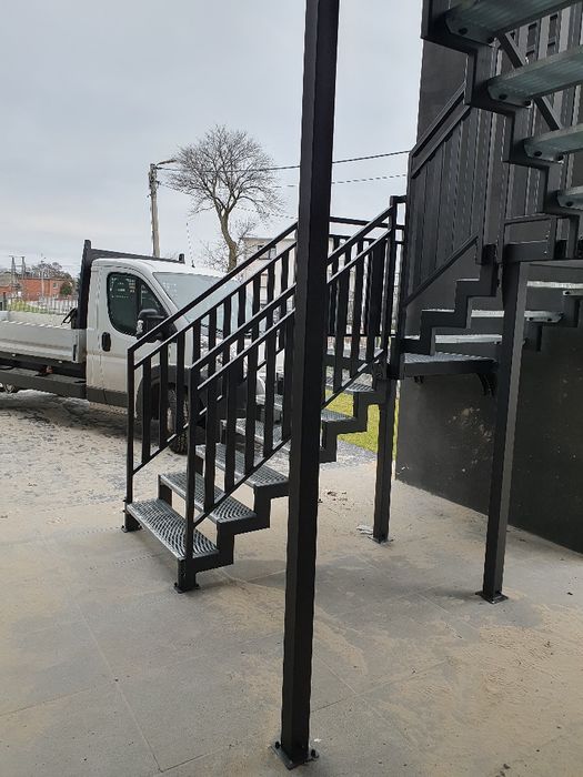 Schody zewnętrzne metalowe