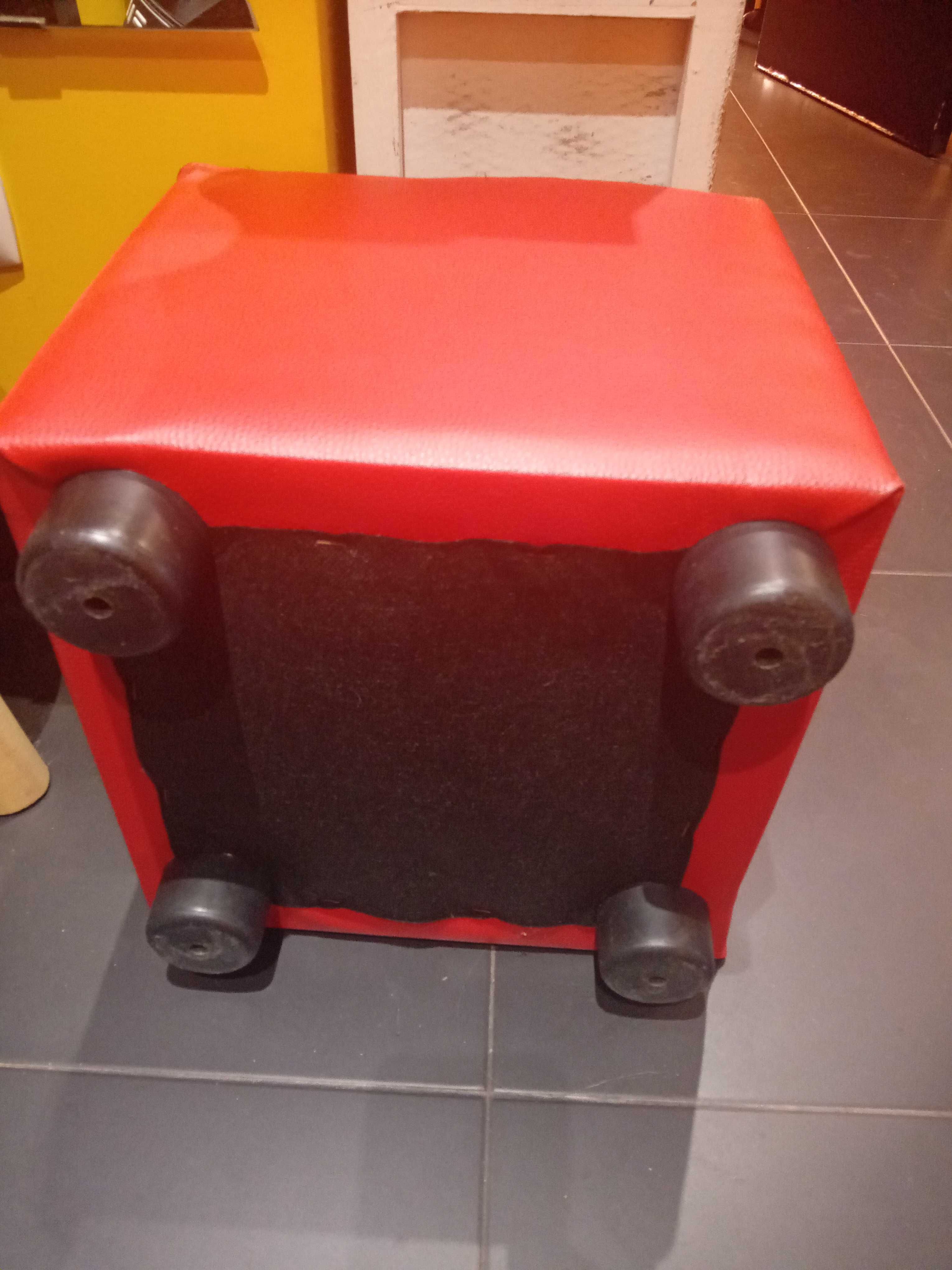 Banco Pufe Excelente Imitação Pele 33cm x 33cm - Como Novo