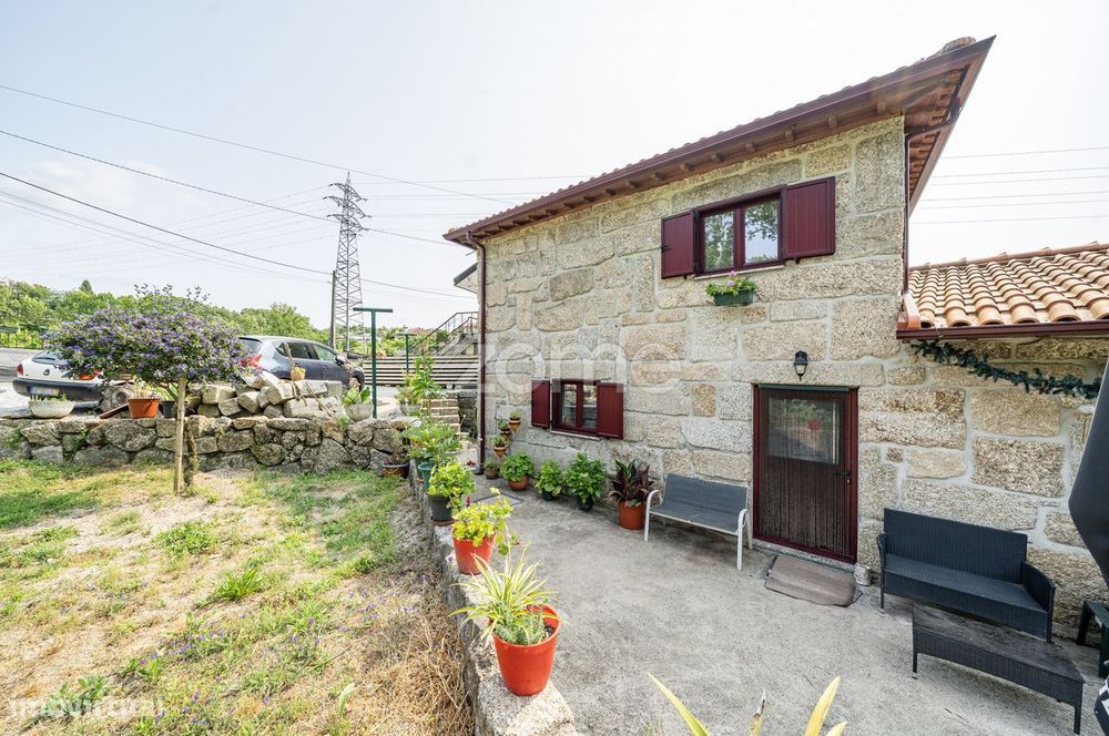 Moradia T2 junto ao Rio em Fermentões, Guimarães