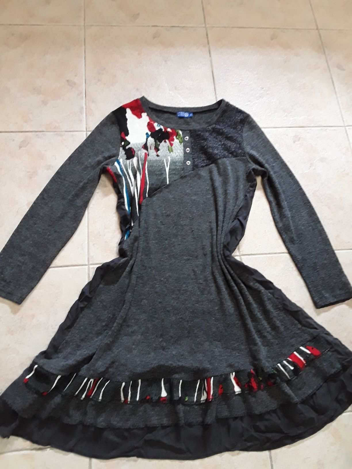 Vestido/blusa vintage em preto com detalhe de renda na baínha