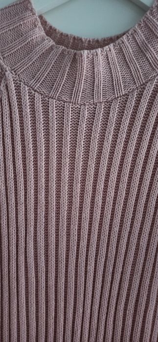 Sweterkowa sukienka pudrowy róż golfik bez ramion jak nowa