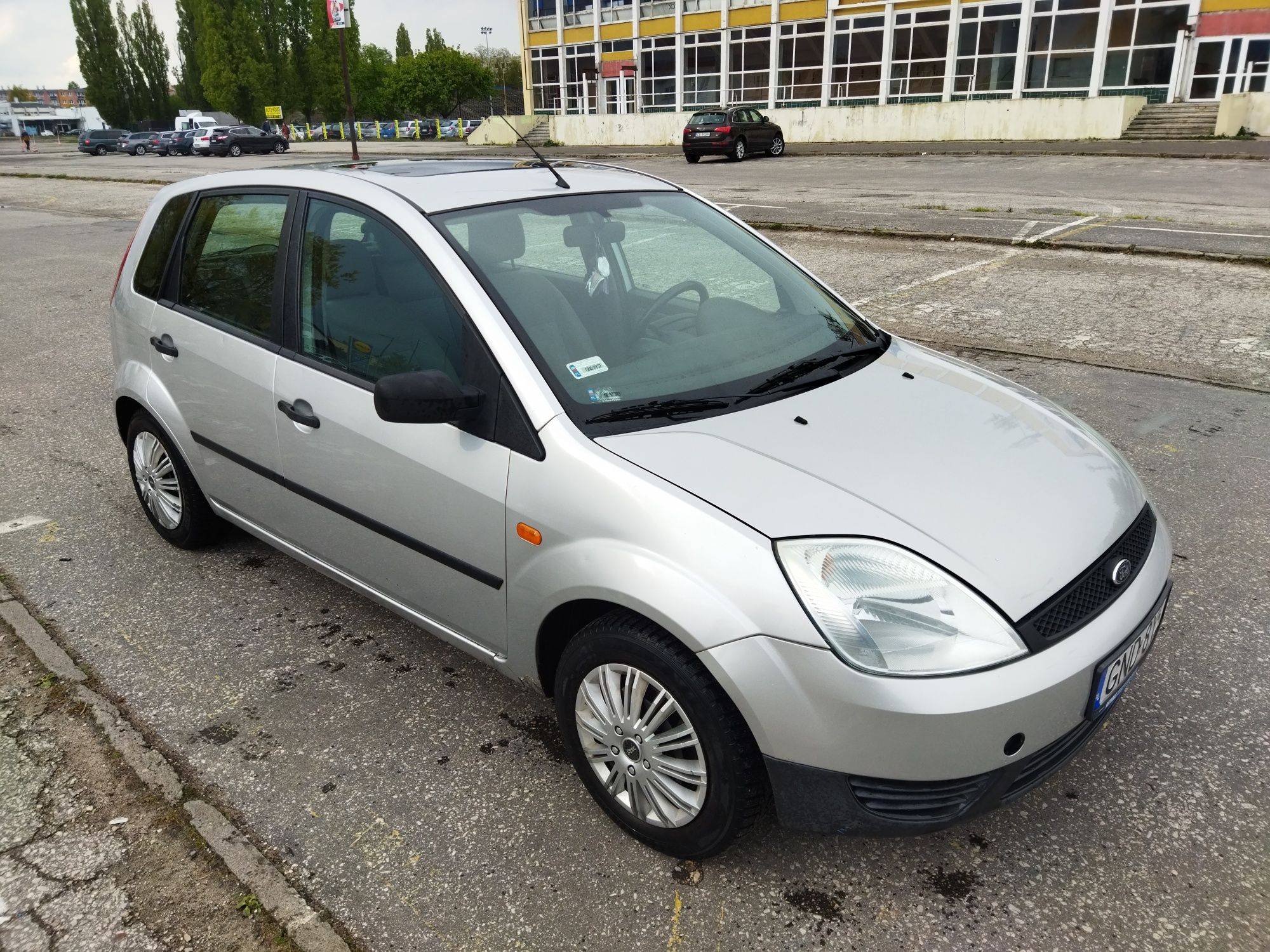 Ford Fiesta 1.4 benzyna rok 2002 małe ekonomiczne auto