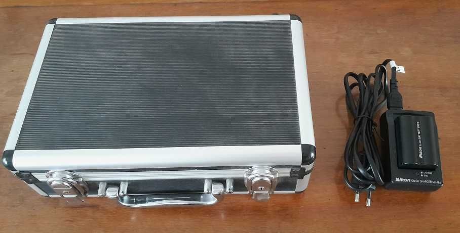 Nikon  D100  aparat fotograficzny lustrzanka