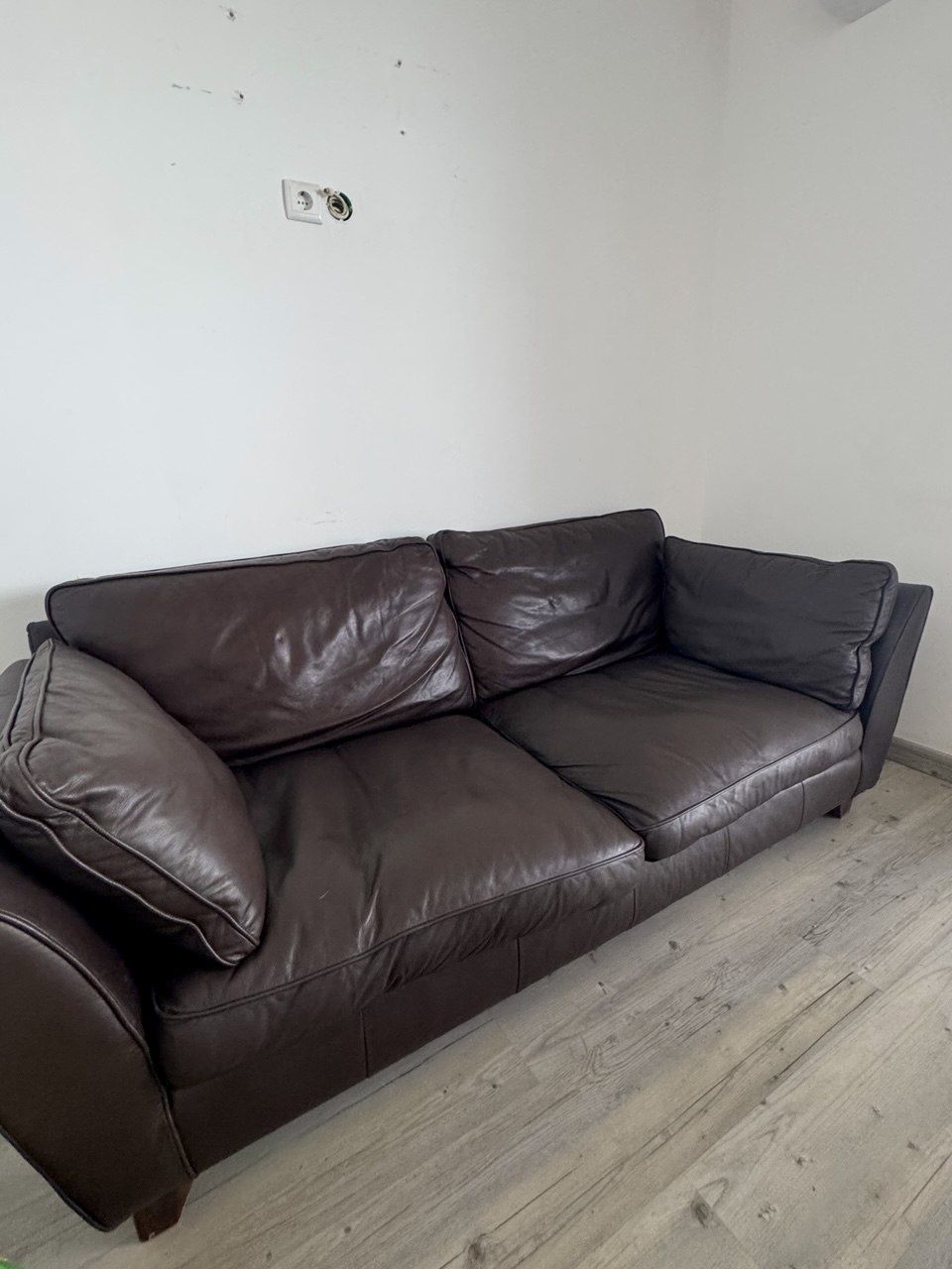 Sofa em pele Marc & Spencer 3 lugares cor chocolate