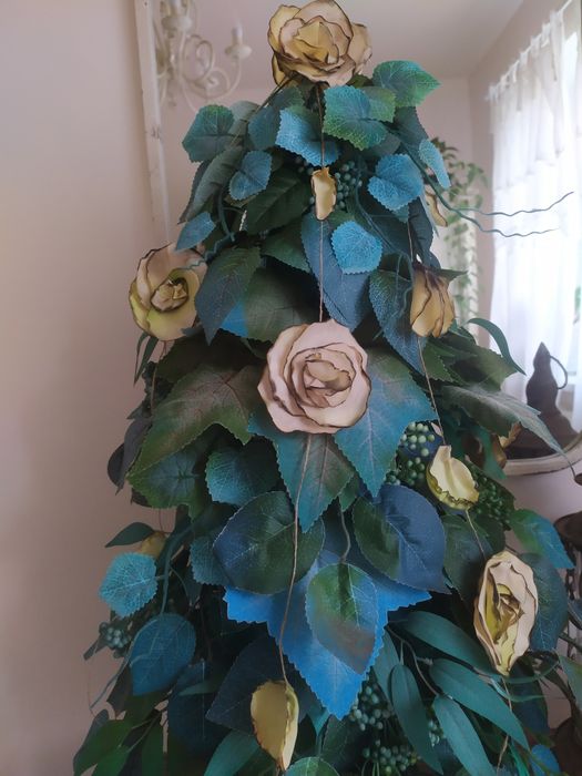 Wyjątkowe drzewko świąteczne, choinka, dekoracja, ozdoba, kwiaty