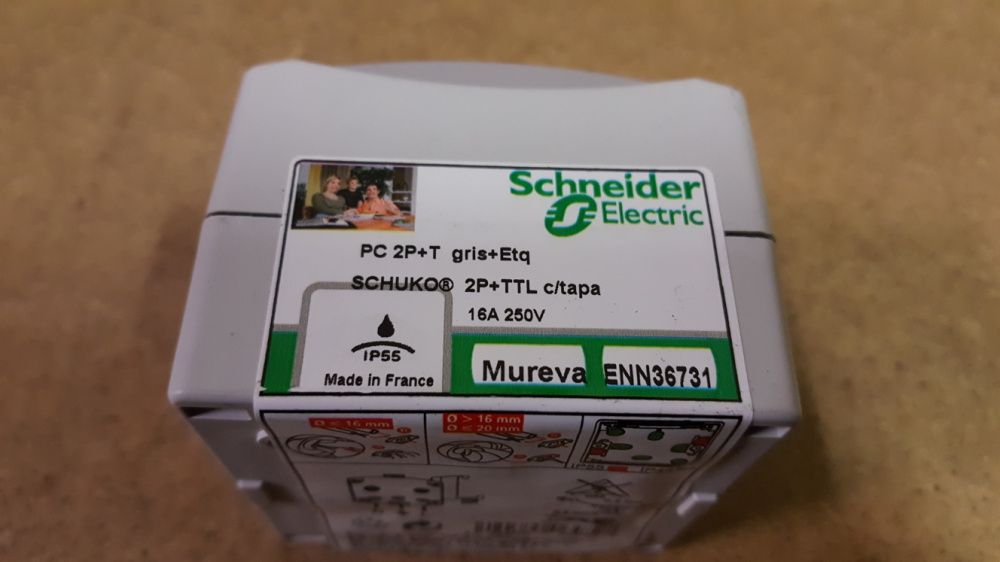 Tomada Schneider Electric ENN36731 SCHUKO 16 A 230 V IP55 2P+T