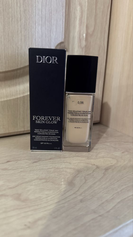тональний Dior skin glow