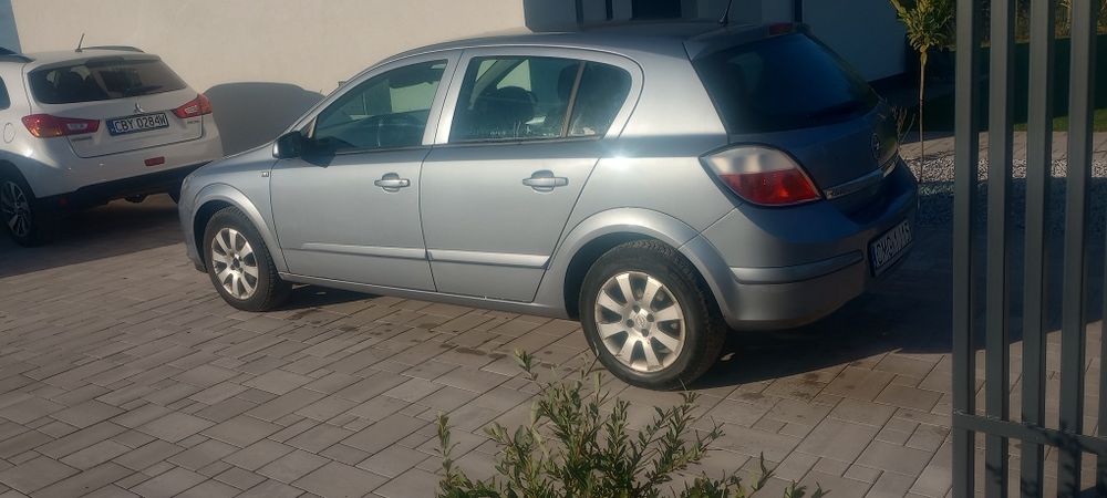 Opel Astra H hatchback 1.6 105 KM – 2005 r