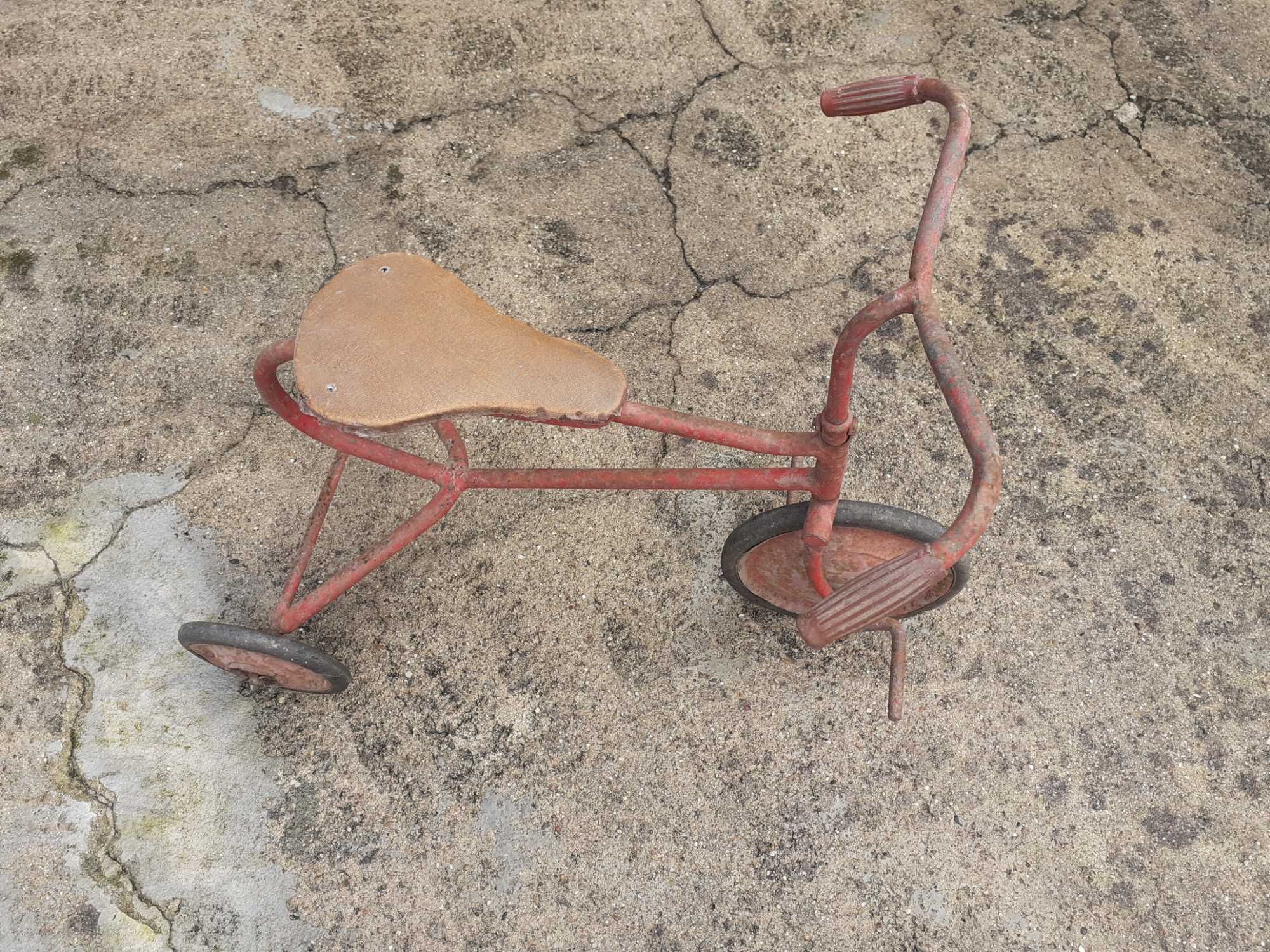 Triciclo em ferro com cerca de 50 anos