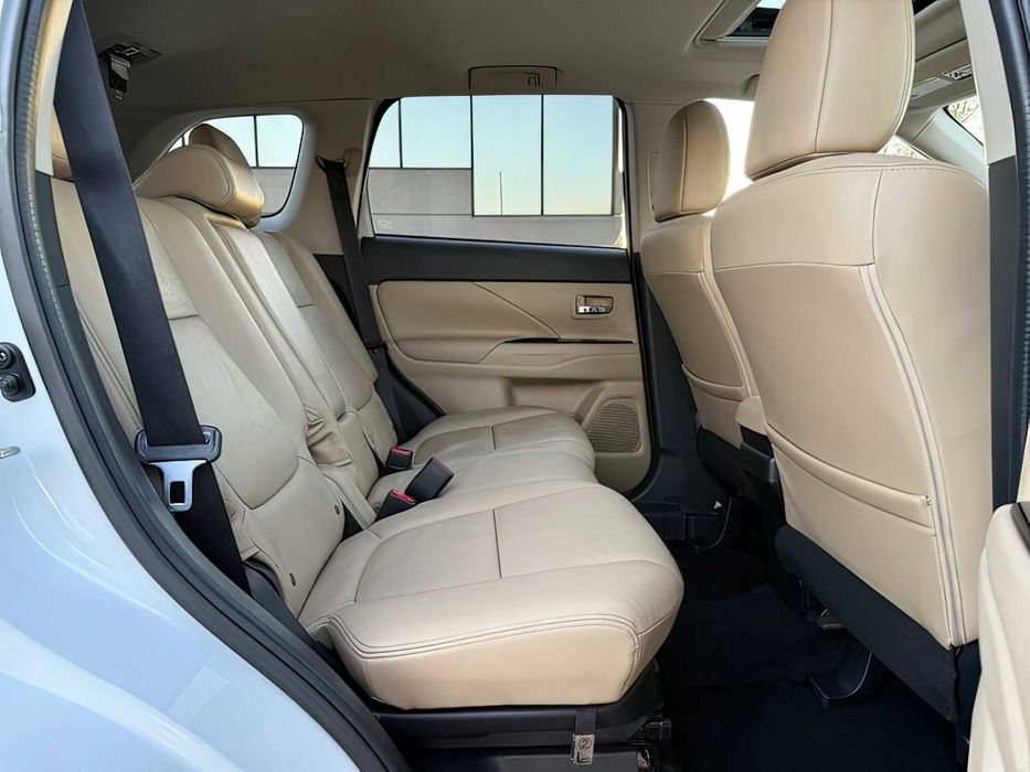 Mitsubishi Outlander      2016