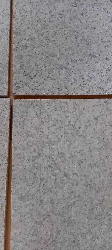 20 Azulejos de Ladrilho em Granito (Não Polido) - NOVOS