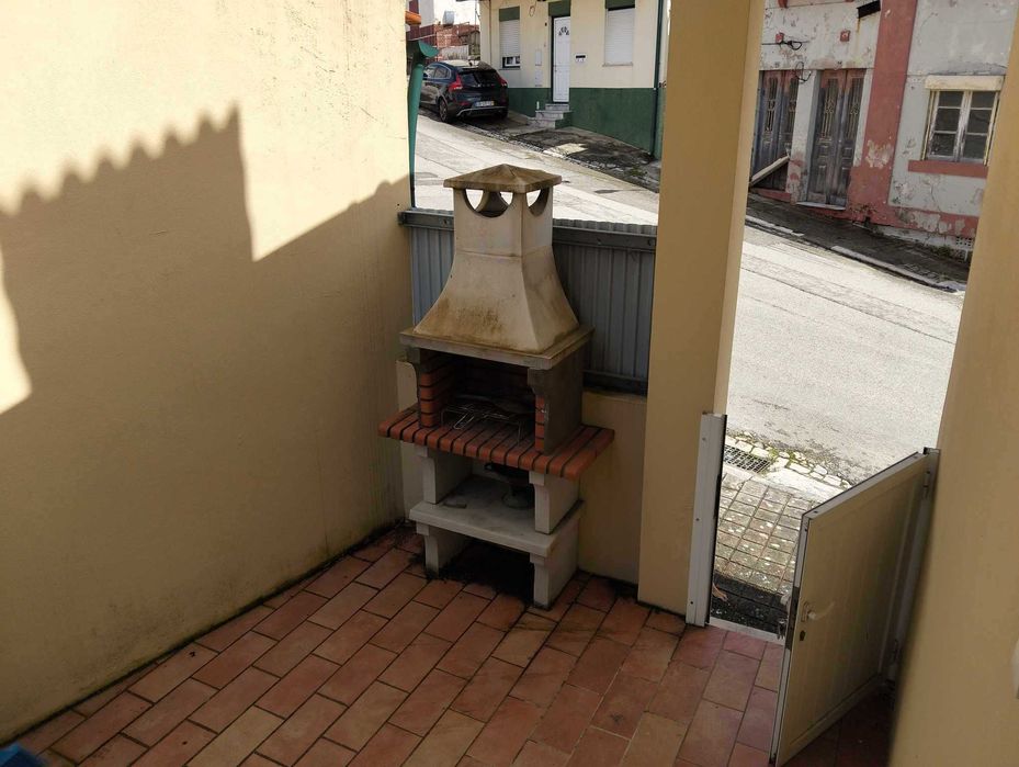 Moradia T3 centro da figueira junto aos CTT.