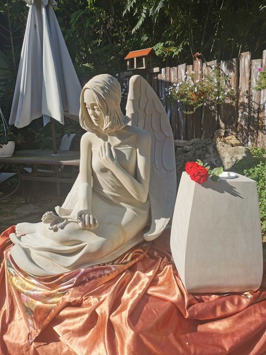 Piękny Anioł Róży Pomnik - Unikat Zapraszam