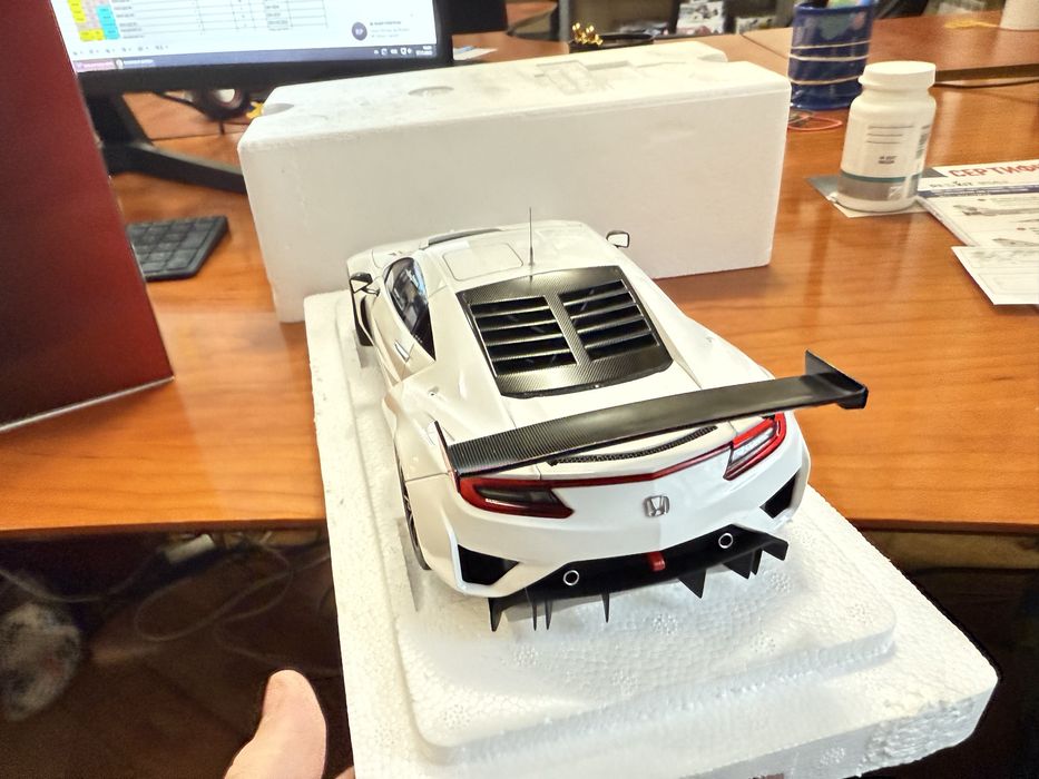 Auto art 1/18 honda nsx GT3 AutoArt