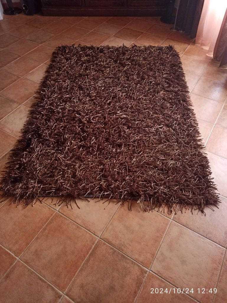 Tapete, passadeira, carpete, de pelo comprido castanho e creme