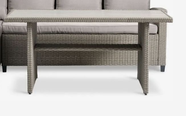Mesa: Aço, madeira artificial e rattan sintético. L74 x C145 x A67 cm