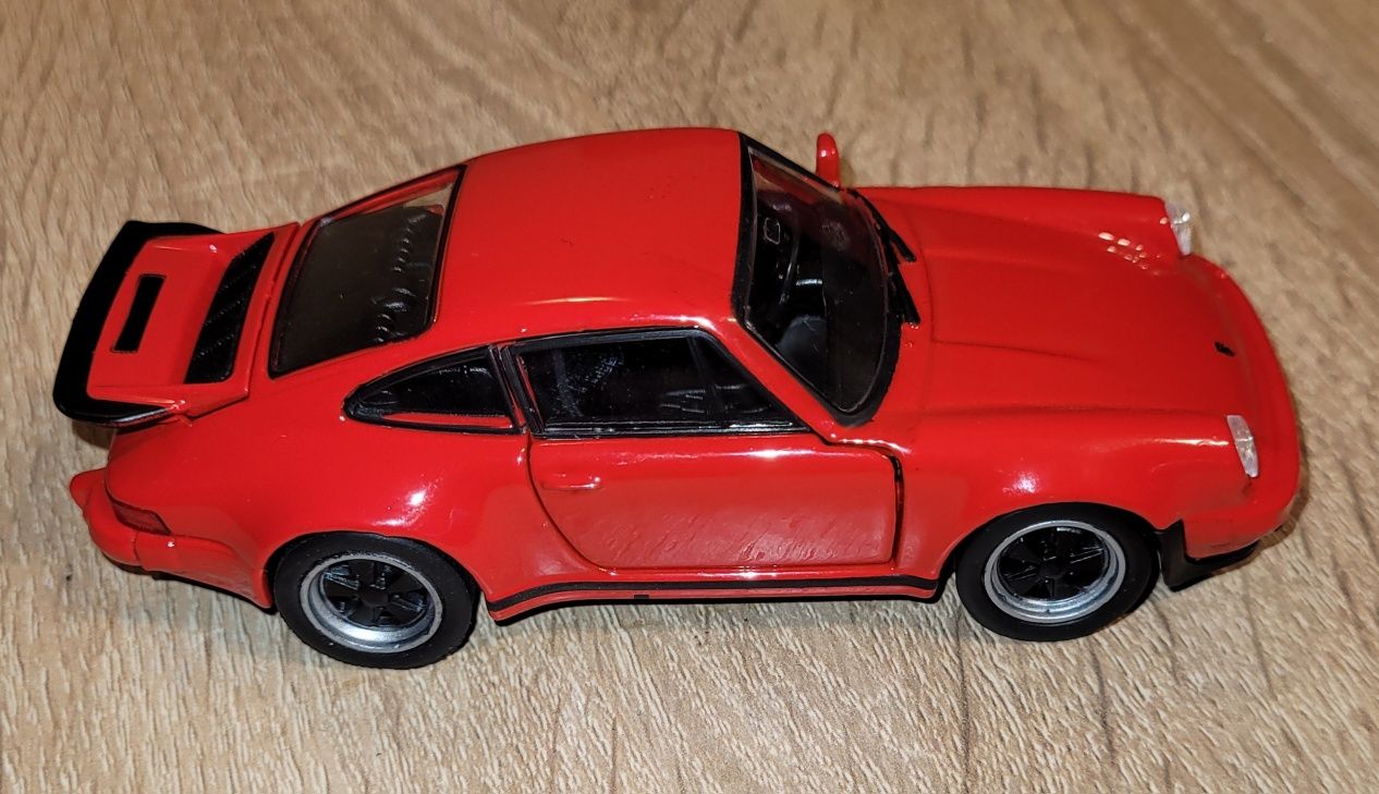 Model Porsche 911 skala 1 : 36 12cm