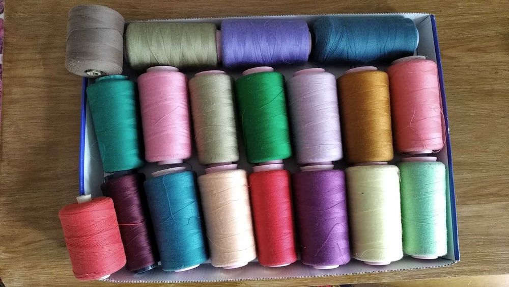 Нитки цветные (остатки) и нитки Polyester