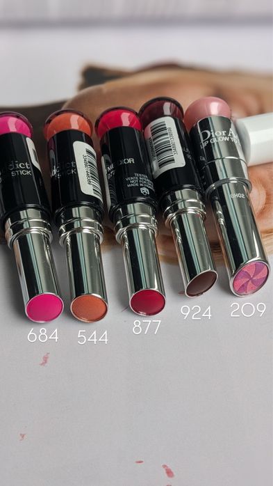 Помади для губ DIOR