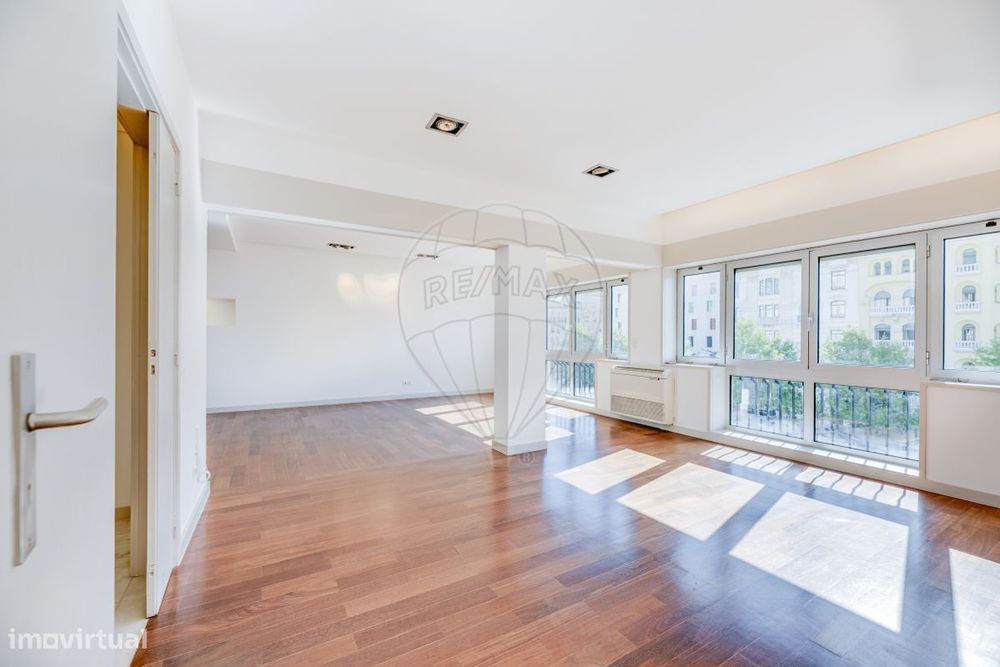 Apartamento T4 para arrendamento