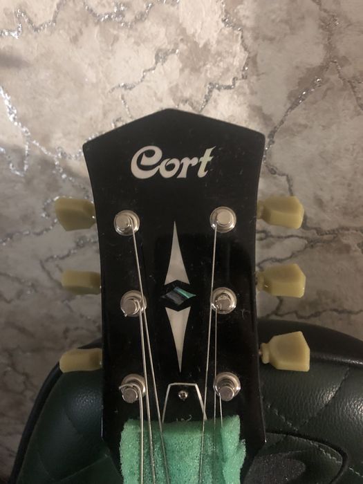 Электрогитара Cort CR250