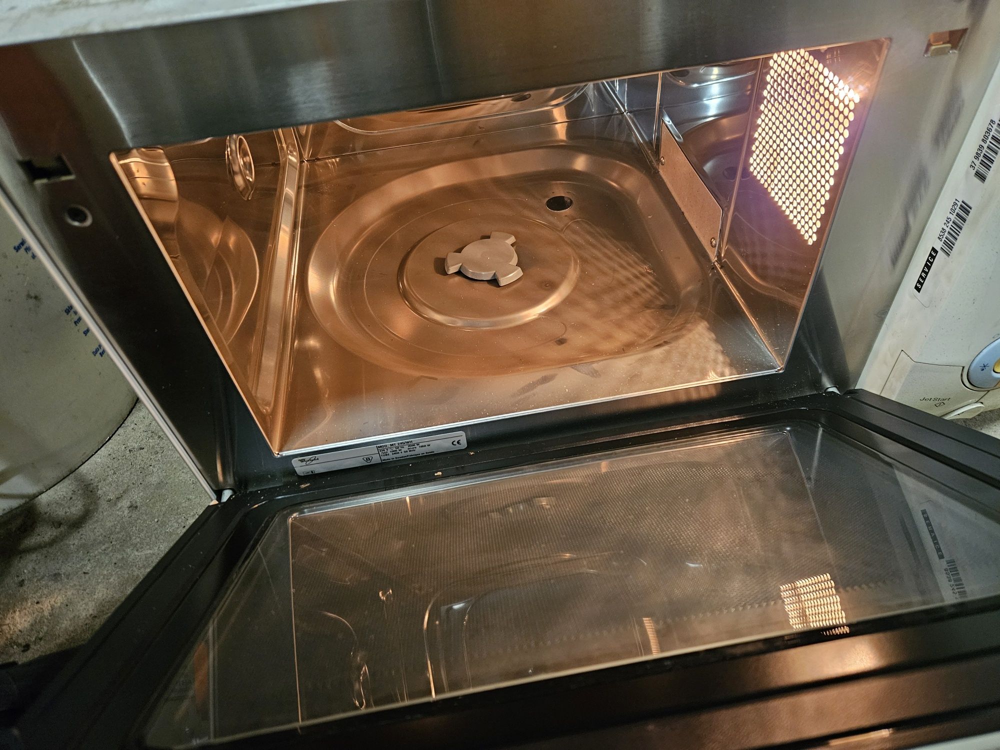 Sprzedam mikrofalówkę, piekarnik whirlpool mt245