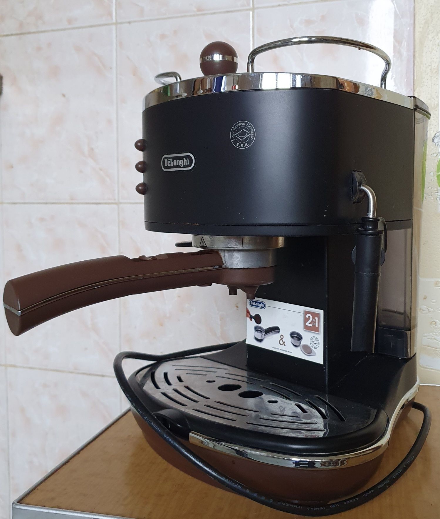 Рожковая кофеварка DeLonghi ECOV 311 BK Icona Vintage