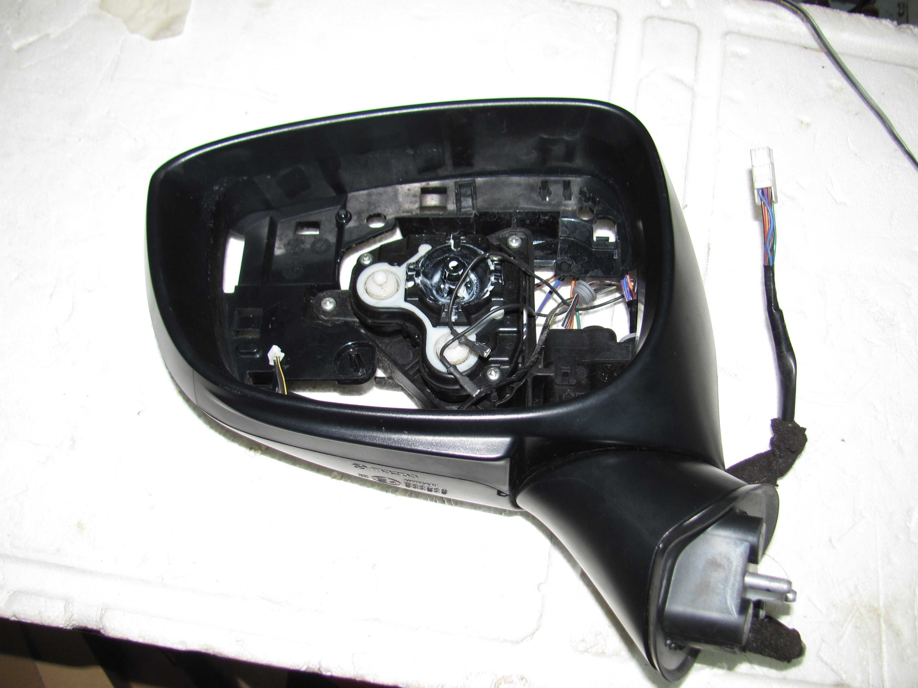 Корпус лівого дзеркала Mazda CX-3  DB6D69181A