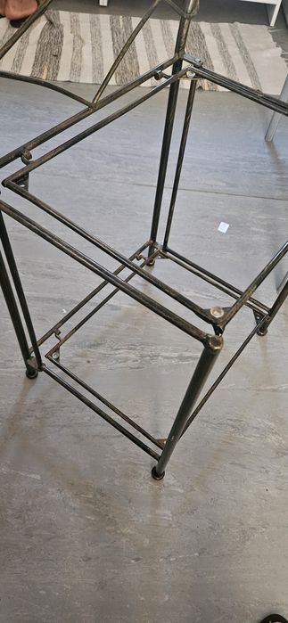 Cama de casal de ferro com 2 mesinha de cabeceira