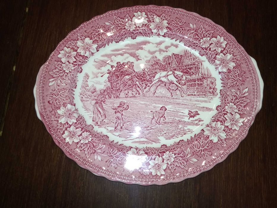 Винтажное блюдо с мотивами старой Англии, Staffordschire, Royal Tudor