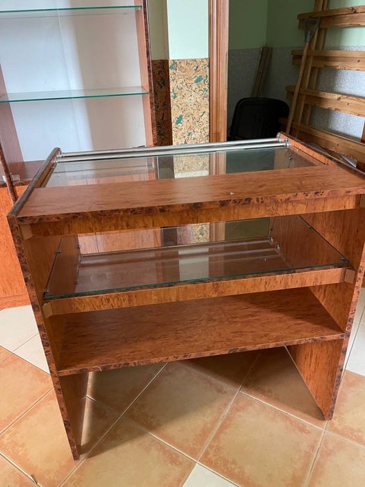 Продам стелажі,прилавки в магазин