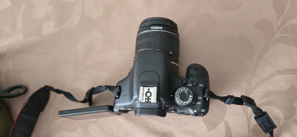 Canon EOS 600 D + Objetiva 18-55 mm