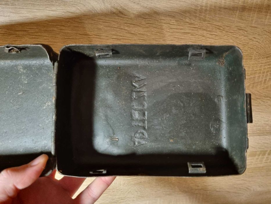Stara metalowa apteczka PRL/ II WŚ?