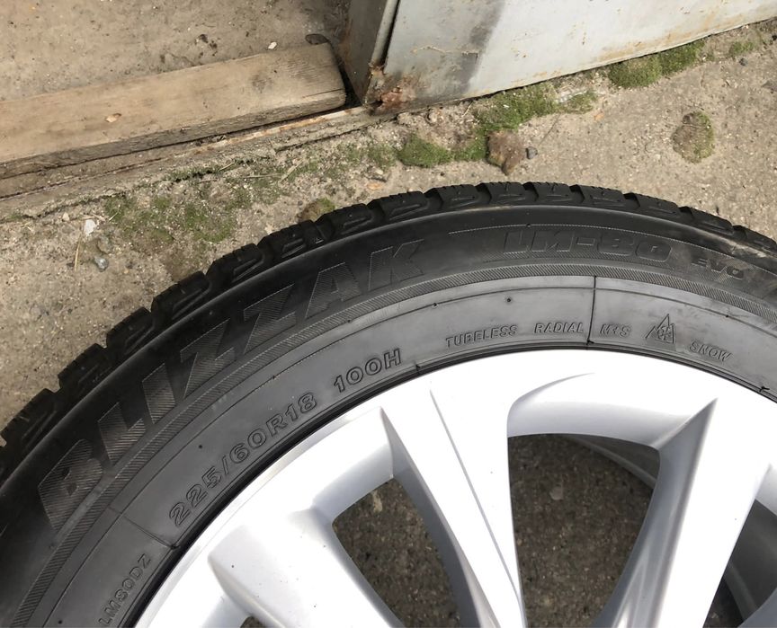 225/60 R18 100H Bridgestone Blizzak LM80