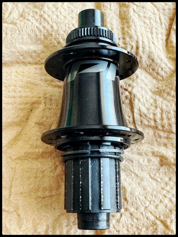 Cubos Zipp c/ cepo Shimano 11s