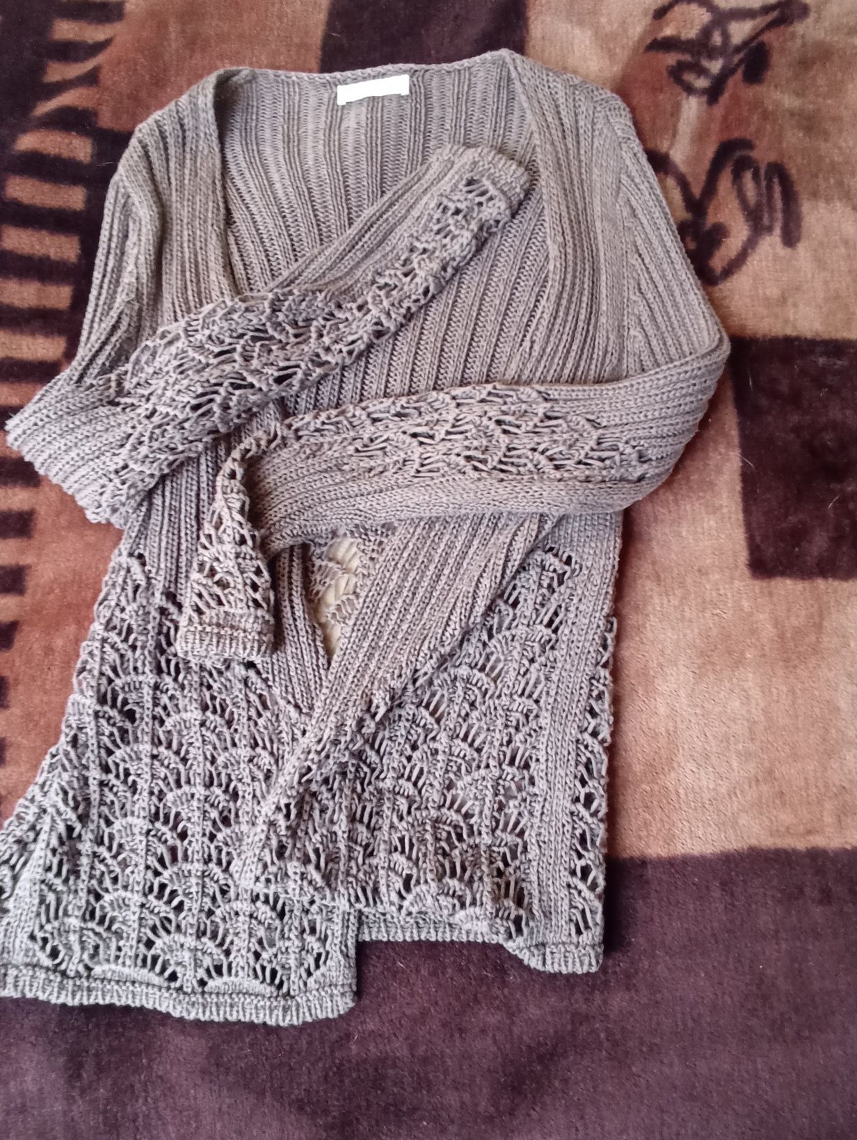 Sweter ażurowy pleciony brązowy OUI moments 
Długi rękaw 
Do sukienki,