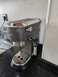 Máquina de Café Delonghi Dedica EC 685 BK Preto