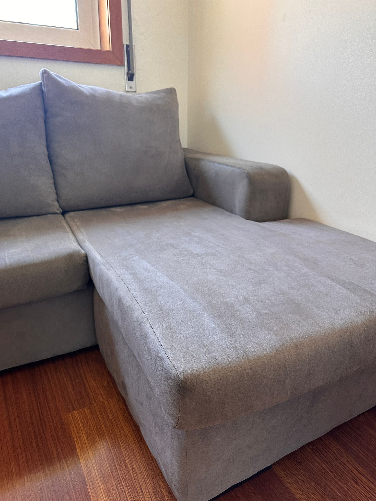 Sofá cinza chaise longue
