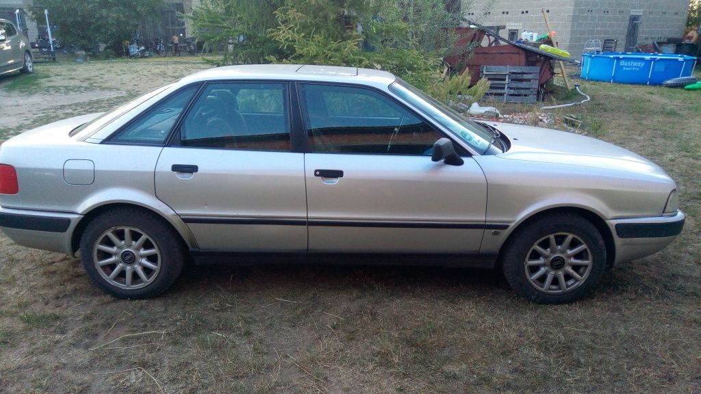 Audi 80 2,0 benzyna zadbana materiał na klasyka