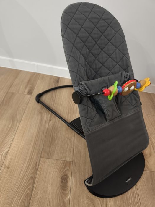 BabyBjorn leżaczek bujaczek + zabawka