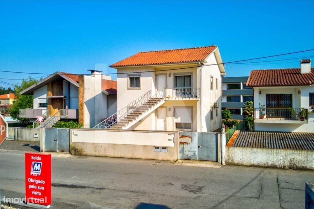 Moradia Bi-Familiar em Calendário