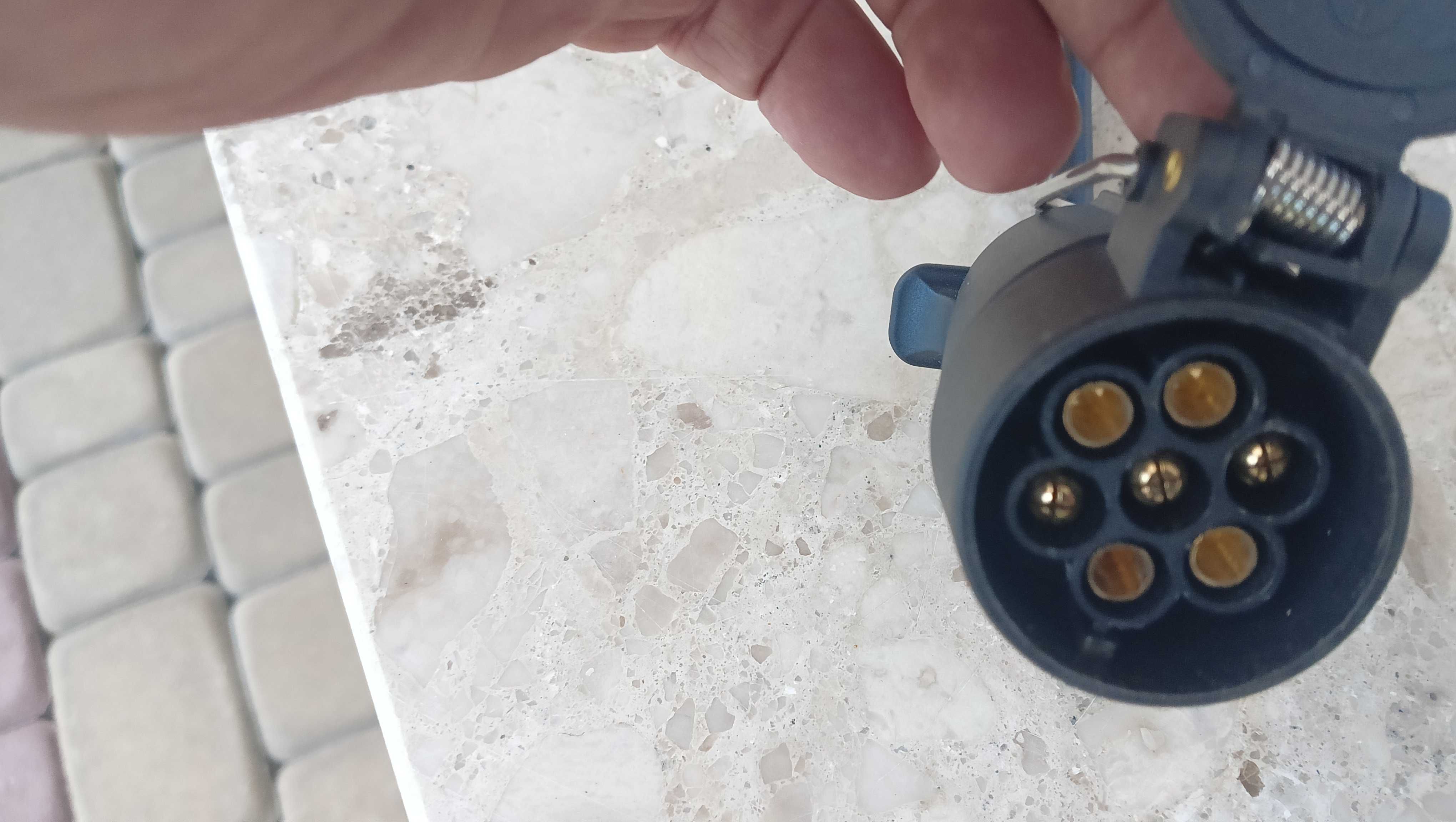 Adapter gniazda hak,  z gniazda 7-styUSA na gniazdo 7-styk UE , nowy.