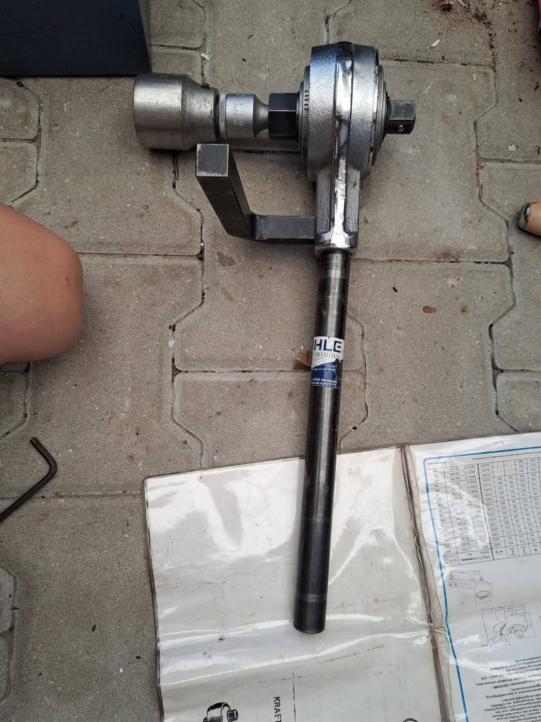 Klucz dynometryczny do tirów 
Klucz dynamometryczny do tirów