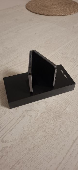 Samsung Galaxy Z Flip 5 8/512 Android 15 Stan idealny Bateria 91%